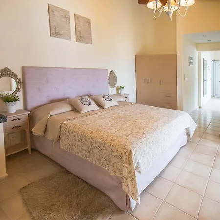 Frixos Aparthotel Malia (Crete)